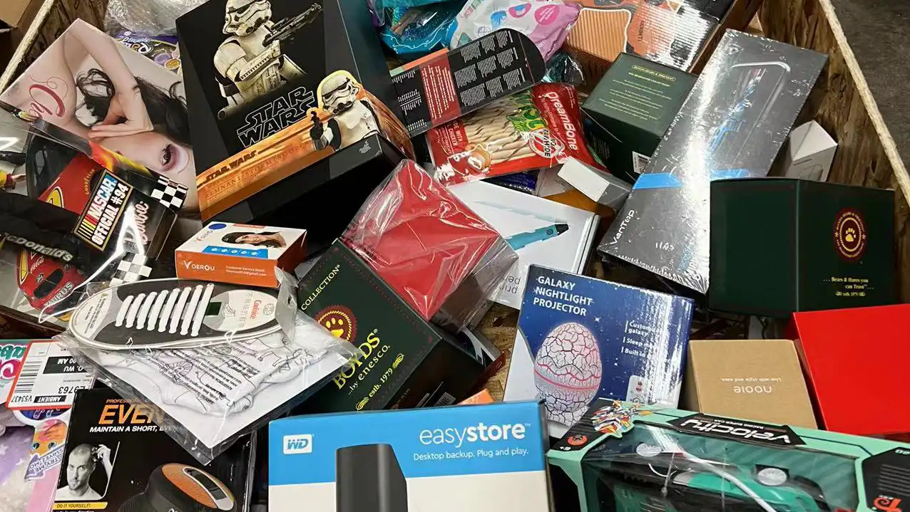 Super deal bin store, Portland, Oregon